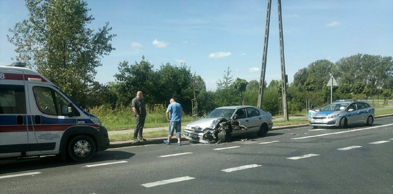 Zderzenie samochodu z autobusem na Radziwiu - Zdjęcie główne