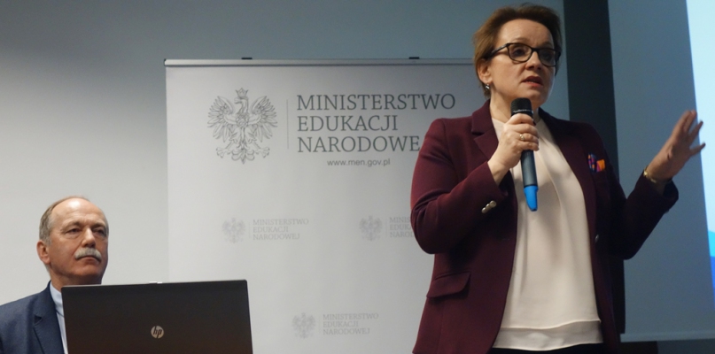 Minister edukacji Anna Zalewska z pokorą prosi o... cierpliwość - Zdjęcie główne