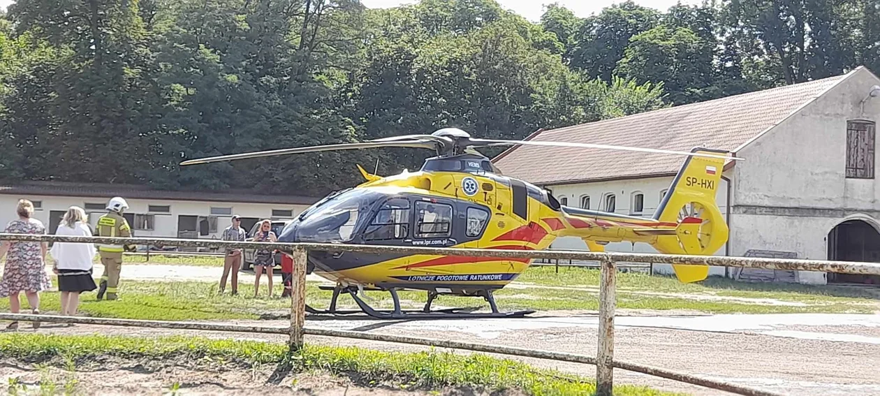 Wypadek na zawodach w podpłockim Łącku. Śmigłowiec ruszył na ratunek! - Zdjęcie główne