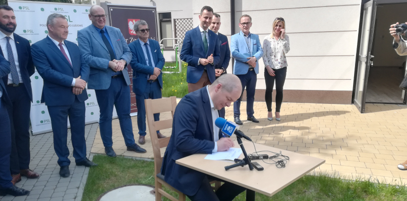Prezydent Płocka podpisał się pod projektem ustawy ludowców - Zdjęcie główne