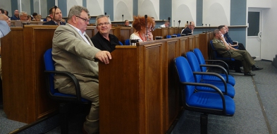 Nadzwyczajna sesja w ratuszu o nabrzeżu. Zabrakło jednomyślności - Zdjęcie główne