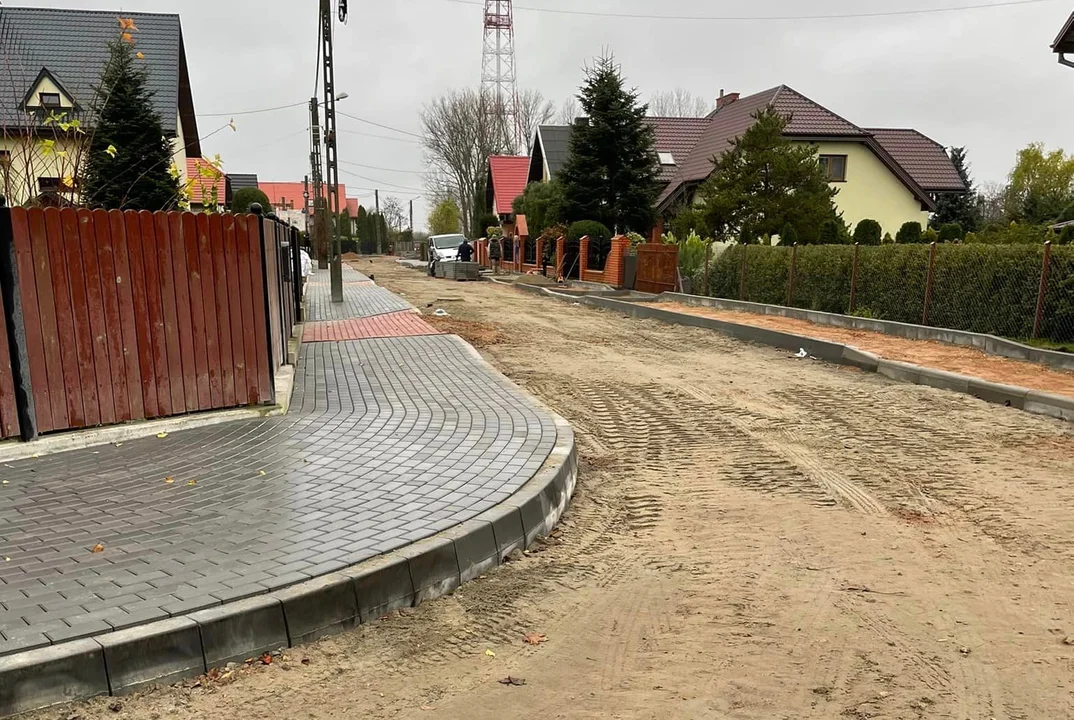 Budowa kanalizacji, przebudowa dróg, modernizacja świetlicy. Kolejne inwestycje w gminie Radzanowo - Zdjęcie główne
