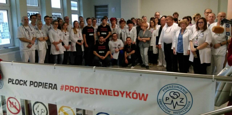 Młodzi lekarze z Płocka przyłączyli się do protestu głodowego - Zdjęcie główne