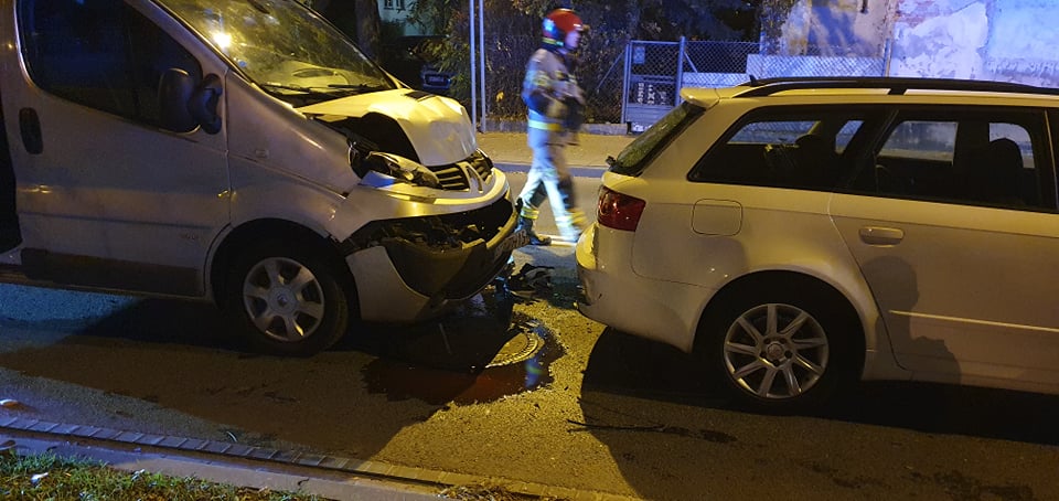 Pijany kierowca spowodował wypadek w centrum Płocka. Dwie osoby ranne [ZDJĘCIA] - Zdjęcie główne