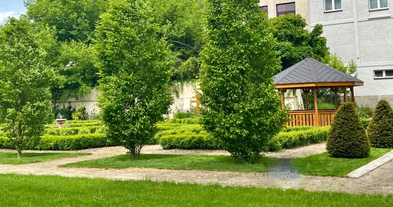 Biskup Płocki zaprasza do ogrodu. Moc atrakcji tuż przed Dniem Dziecka  - Zdjęcie główne