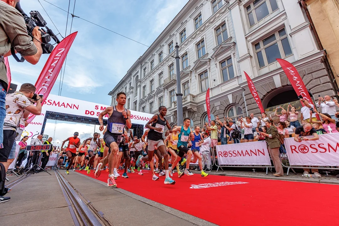 Rossmann Run: rekordowy bieg w Łodzi i jeden z największych biegów z aplikacją na świecie! - Zdjęcie główne