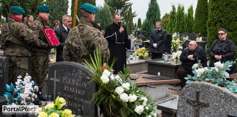 Pogrzeb majora. Na cmentarzu było wojsko [FOTO] - Zdjęcie główne