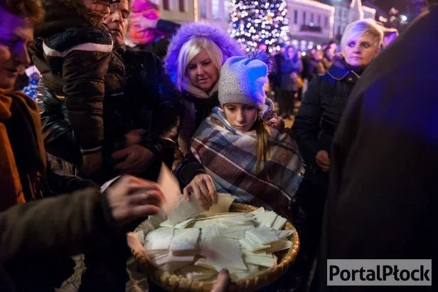 Miasto zaprasza na Wigilię przed Ratuszem. Będzie opłatek, posiłek i kolędy - Zdjęcie główne