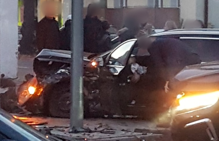 Wypadek w centrum Płocka. Kierowca wjechał na czerwonym [ZDJĘCIA] - Zdjęcie główne
