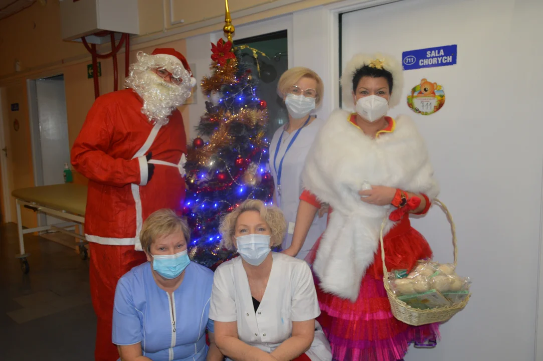 Mikołaj odwiedził także dzieci w szpitalu na Winiarach  - Zdjęcie główne