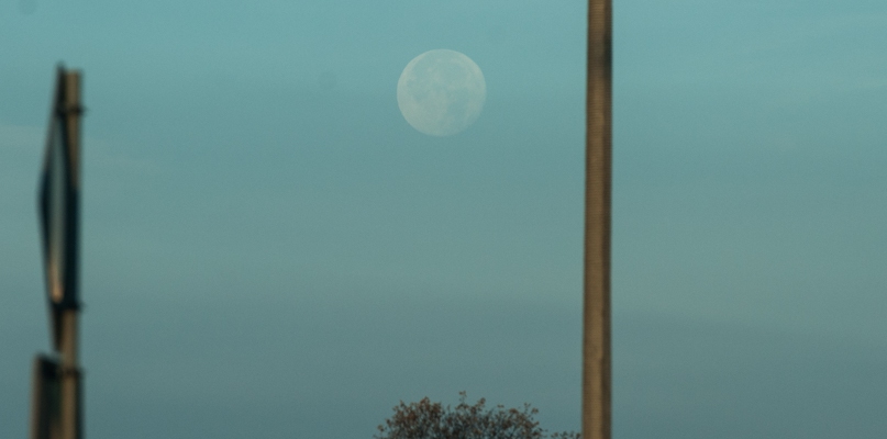 Dziś w nocy na niebie znów było widać superksiężyc [FOTO] - Zdjęcie główne