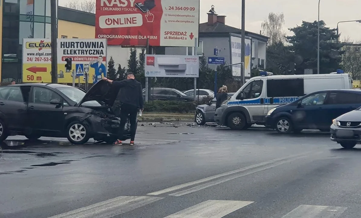 Wypadek w Płocku. Jedna osoba ranna, są utrudnienia w ruchu - Zdjęcie główne