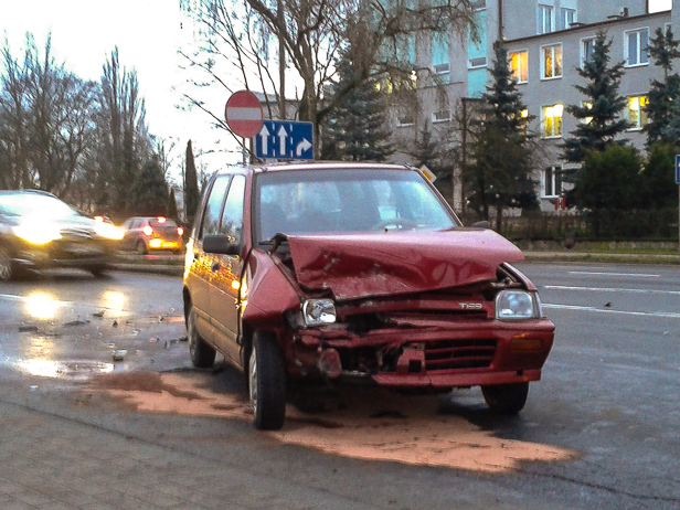 Zderzenie dwóch aut na Jachowicza [FOTO] - Zdjęcie główne
