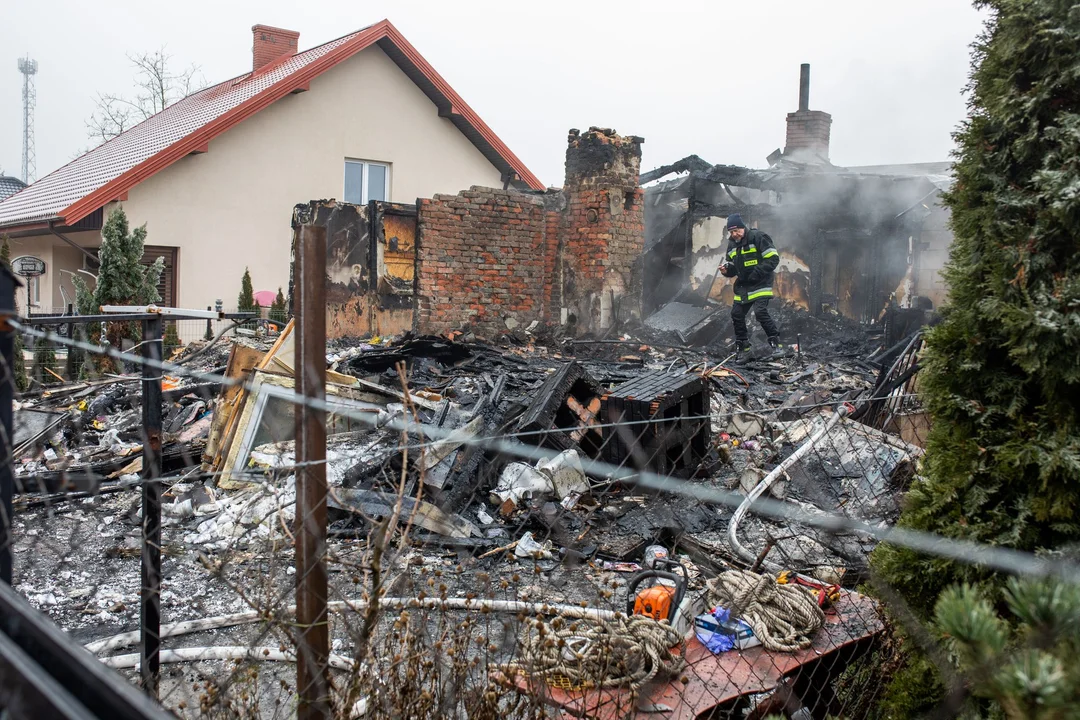 Tragiczny pożar pod Płockiem. Nie żyje 91-letnia kobieta [ZDJĘCIA] - Zdjęcie główne