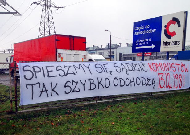 Mocny transparent przed Podolszycami - Zdjęcie główne