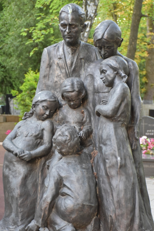 Groby znanych osób na Powązkach - Zdjęcie główne