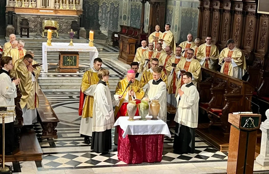 Celebracja Wielkiego Tygodnia w katedrze. Biskup: "Staje przed nami namaszczony Jezus" - Zdjęcie główne