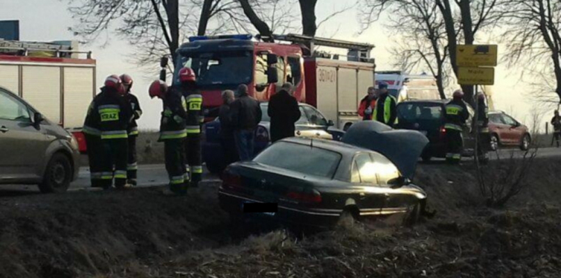 Wypadek pod Płockiem. Cztery osoby przewiezione do szpitala - Zdjęcie główne