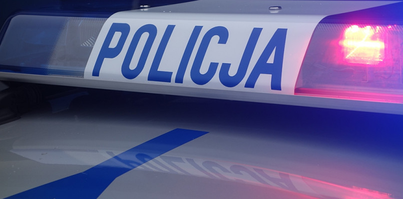 Wyszedł zza autobusu. Wprost pod koła samochodu - Zdjęcie główne