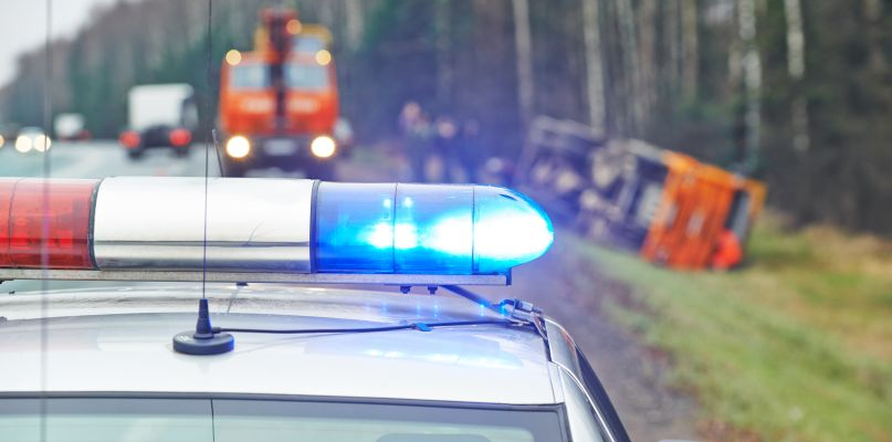 Chciała uniknąć czołowego zderzenia. Auto uderzyło w słup - Zdjęcie główne