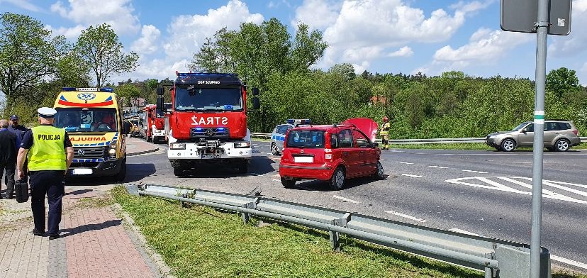 Wypadek pod Płockiem. Jedna osoba ranna, droga zablokowana [ZDJĘCIA] - Zdjęcie główne