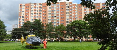 Helikopter wylądował na środku osiedla. Co się stało?[WIDEO,FOTO]  - Zdjęcie główne
