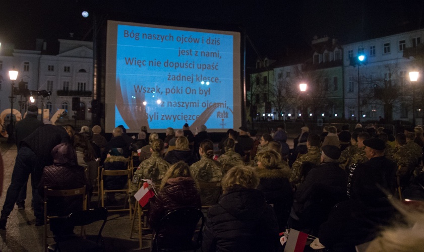 Podwieczorek Patriotyczny w Płocku. Wspólnie śpiewano pieśni patriotyczne [ZDJĘCIA] - Zdjęcie główne