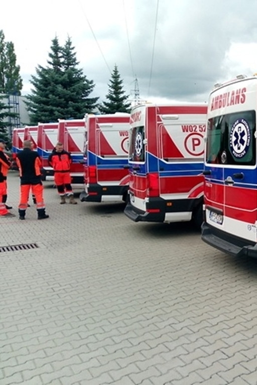 Przekazanie nowych ambulansów - Zdjęcie główne