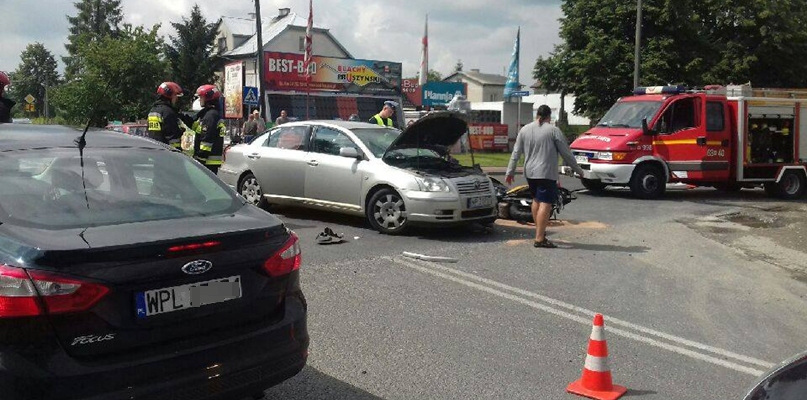 Zderzenie auta z motocyklem. Kierowcy stoją w korku [FOTO] - Zdjęcie główne