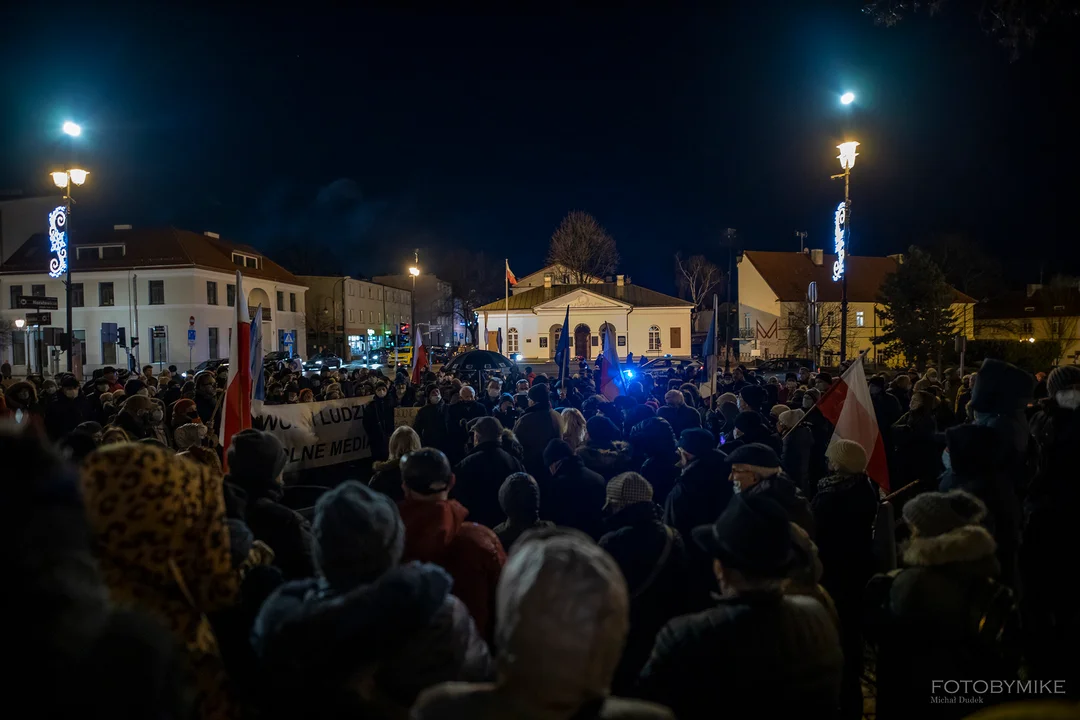 Lex TVN. Protest w centrum Płocka - Zdjęcie główne