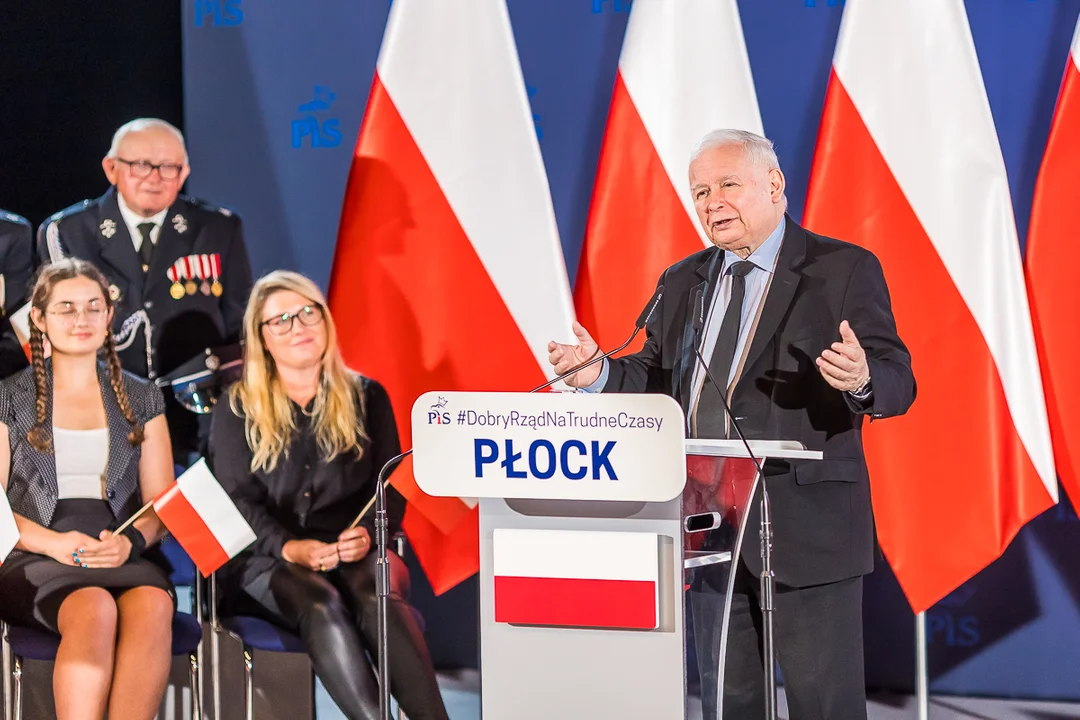 Jarosław Kaczyński w Płocku. Na prezesa PiS czekała opozycja [ZDJĘCIA] - Zdjęcie główne