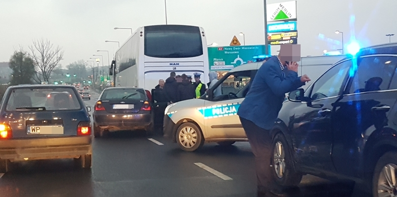 W stronę Podolszyc korek. Doszło do zderzenia pojazdów [FOTO] - Zdjęcie główne