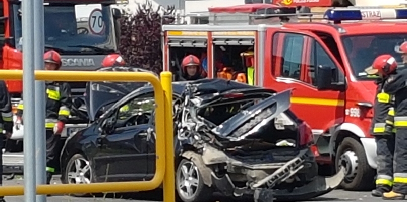 Zderzenie samochodu i dźwigu przy Galerii Wisła [FOTO] - Zdjęcie główne