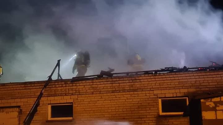 Tragiczny pożar pod Płockiem. Płonął budynek, w środku odkryto zwłoki mężczyzny - Zdjęcie główne