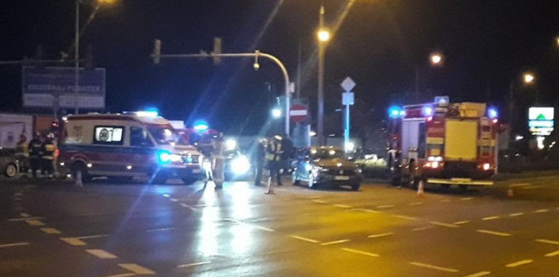 Niebezpieczne zderzenie na Podolszycach. Kobieta w szpitalu - Zdjęcie główne