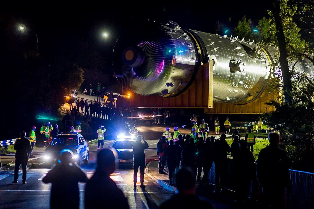Gigantyczny 850-tonowy kolos dotarł do Orlenu, a teraz posypały się nagrody - Zdjęcie główne