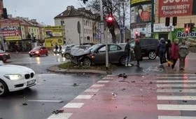 Zderzenie pojazdów w centrum Płocka. Są utrudnienia w ruchu [ZDJĘCIA] - Zdjęcie główne