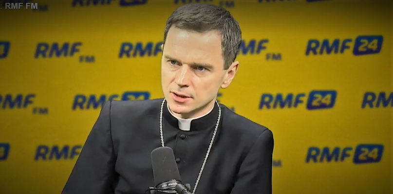 Biskup pomocniczy z Płocka zarabia nieco ponad 3700 złotych na rękę - Zdjęcie główne