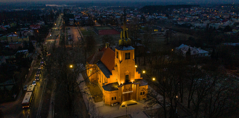 Płock ma kolejną wizytówkę. Kościół zyskał iluminację  - Zdjęcie główne