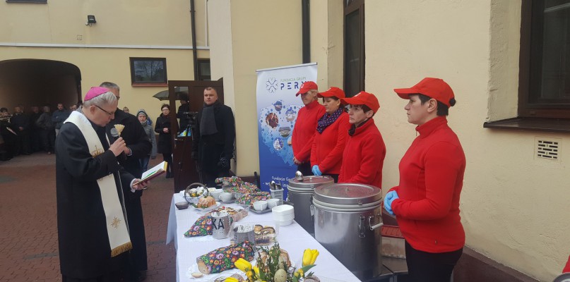 Ponad 200 osób zjadło śniadanie na świeżym powietrzu - Zdjęcie główne