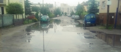 Mieszkaniec: Jak tu przejść ulicą? Wygląda jak wielkie jezioro - Zdjęcie główne