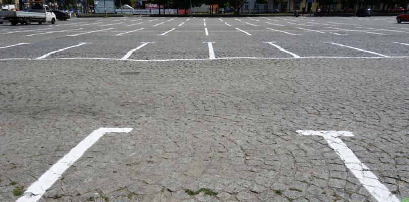 Z tego parkingu w centrum miasta kierowcy nie skorzystają. Jest nieczynny - Zdjęcie główne