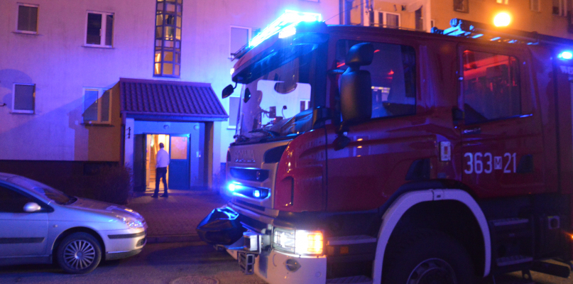 Straż pożarna pod budynkiem na al. Jana Pawła II. Co się stało? - Zdjęcie główne