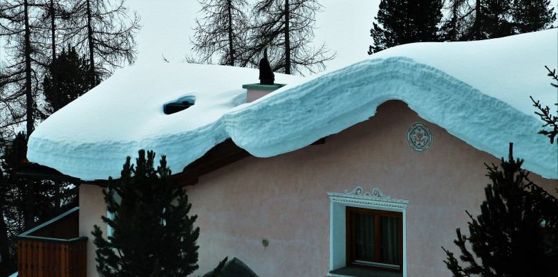 Miasto przypomina: odśnieżanie dachu i usuwanie sopli to obowiązek. Gdzie składować śnieg? - Zdjęcie główne