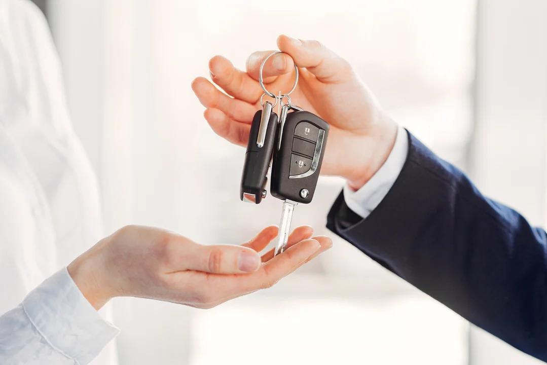 Jak przygotować prostą umowę sprzedaży pojazdu? - Zdjęcie główne