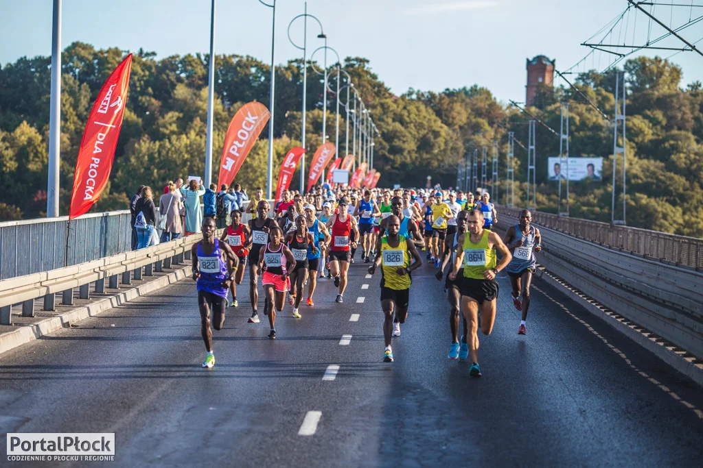 Duże utrudnienia w ruchu. Zbliża się Półmaraton Dwóch Mostów - Zdjęcie główne