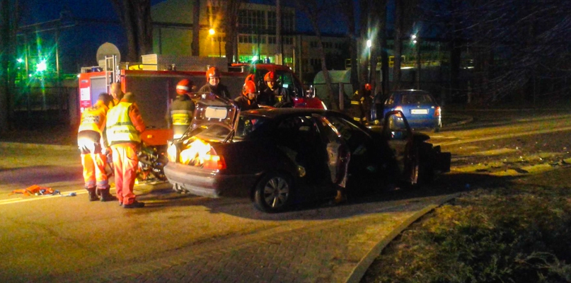 Zderzenie samochodów. Dwie osoby w szpitalu - Zdjęcie główne
