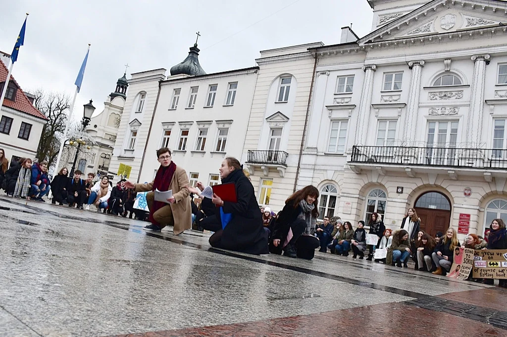 Będzie strajk przed płockim ratuszem! „Partyzancko je zasadzimy” - Zdjęcie główne