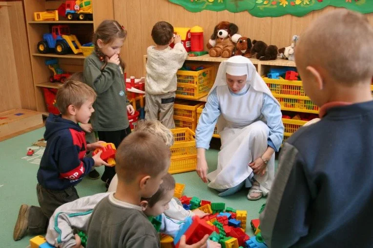 W Płocku będzie przedszkole katolickie. W czym różni się od świeckiego? - Zdjęcie główne