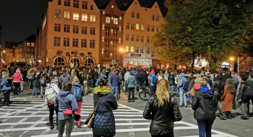 Mija miesiąc od pierwszych protestów. Dziś kolejna manifestacja - Zdjęcie główne